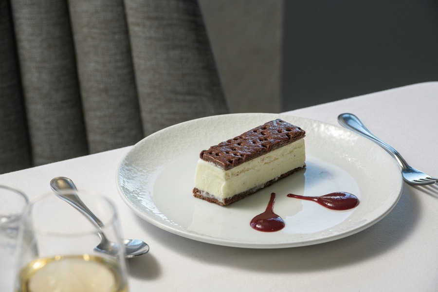 Marella Cruises Marella Explorer 2 Piccadilly's Dishes ©Ben Waller 4.jpg